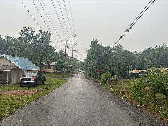 5th image of 820 Lang St NE