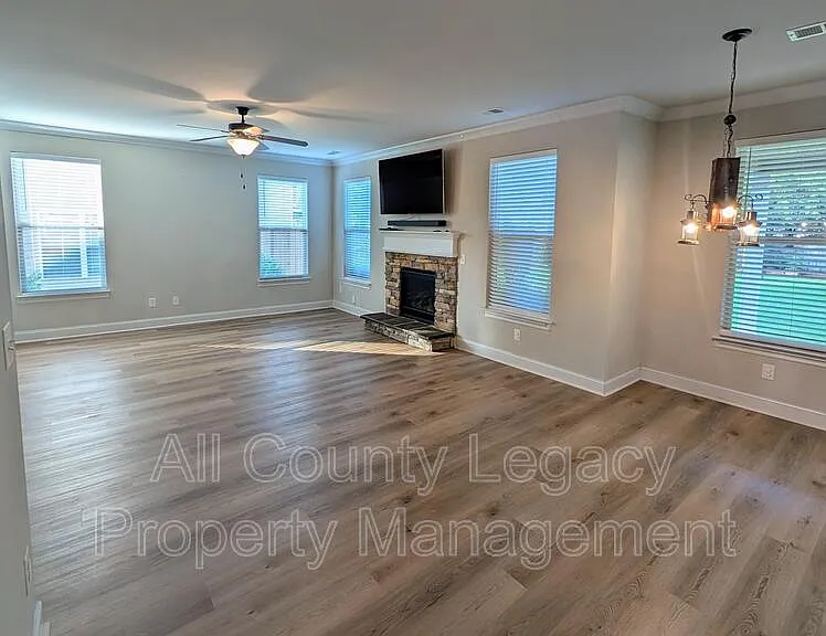 526 Georgia Cir — Photo 3