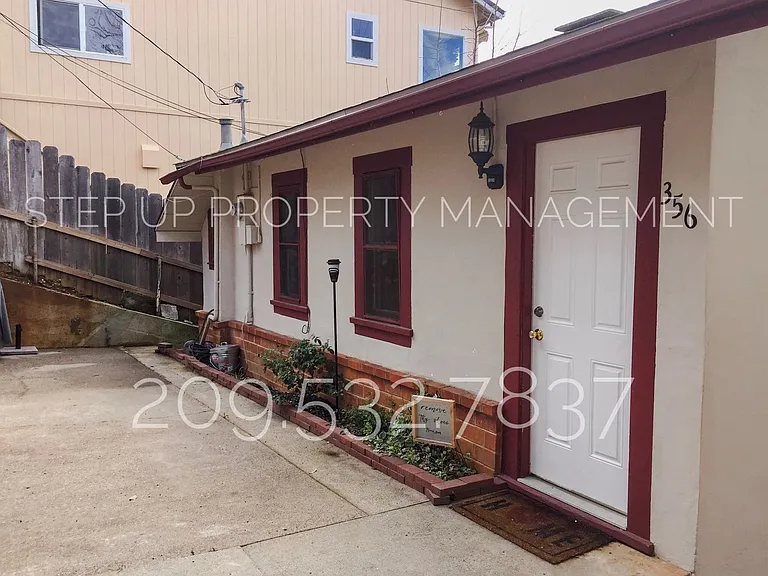 356 Barretta St — Photo 1