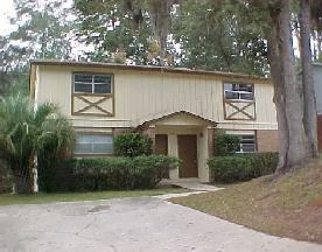 2406 Ramblewood Ct #B