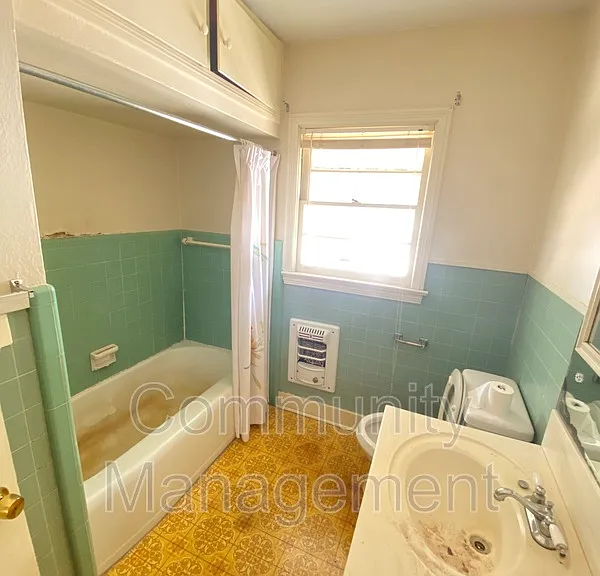 821 W Garfield St — Photo 4