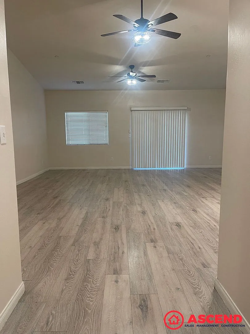Elegant 4BD/2BA Home in Bakersfield's 93307 Solar, Granite Countertops, Vinyl Flooring & Small Pe... — Photo 3