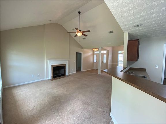 4th image of 70 Lincolnshire Ln
