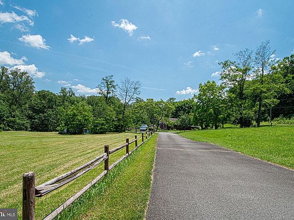 4th image of 115 Chester Gap Rd