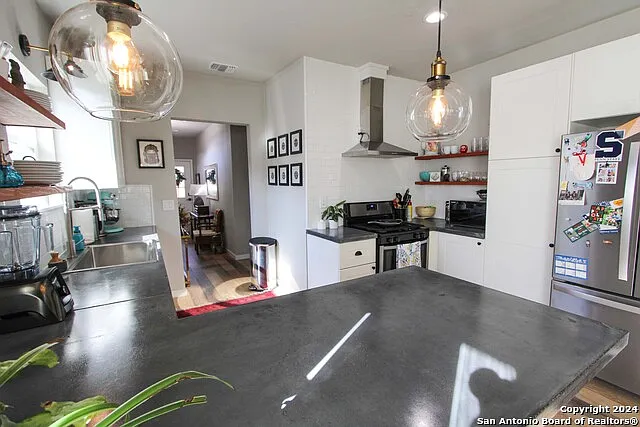 711 W Lullwood Ave — Photo 22