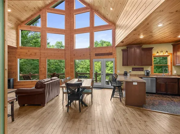 30 Shepherds Ln, Morganton, GA 30560