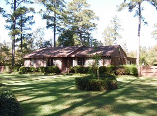 825 Bee Gee Rd, Lumberton, NC 28358