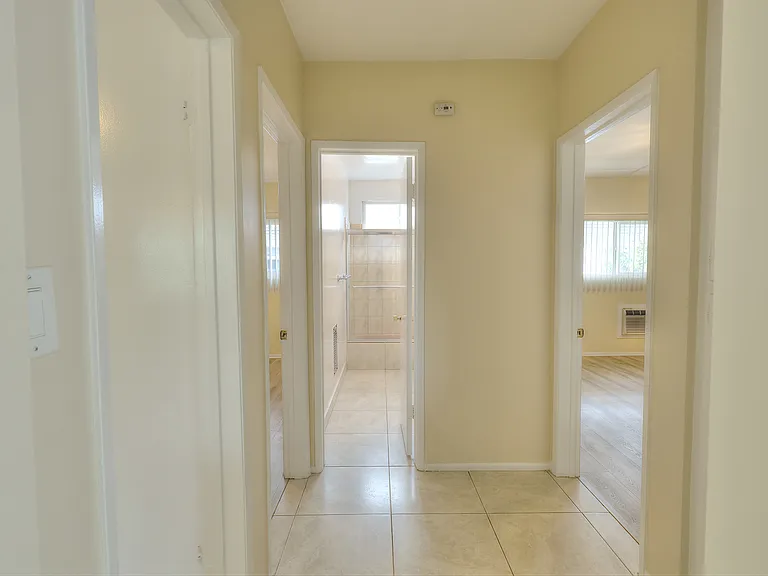 4808 Riverton Ave #6 — Photo 16