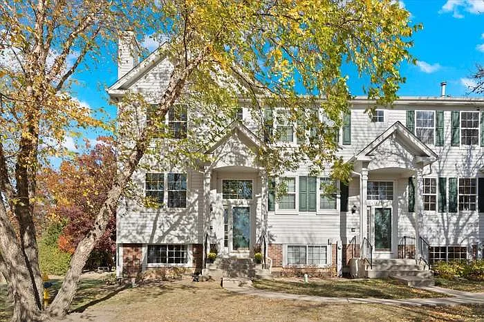 18630 W Sterling Ct — Photo 2
