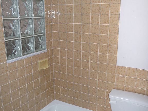 3rd image of 412 N 33rd St #3