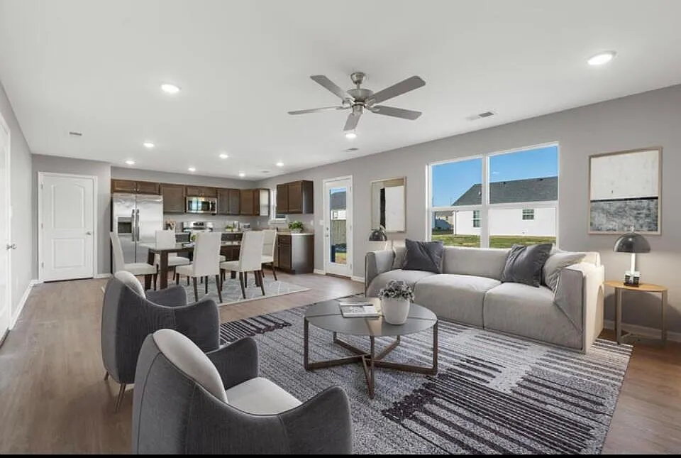 4 bed, 2.5 bath, 1750 sqft, $2,050 — Photo 3