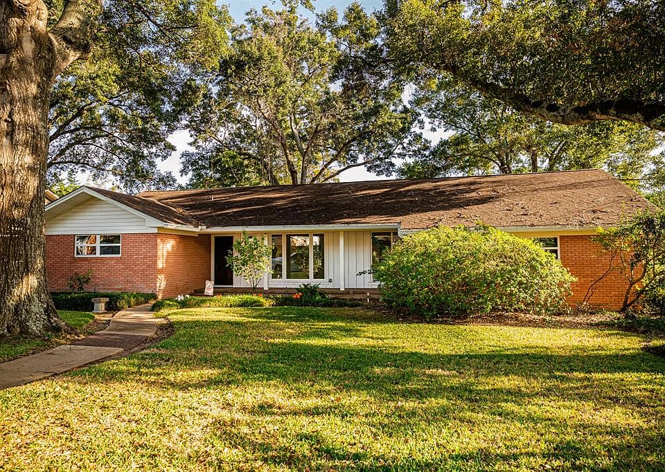 1st image of 604 Peachtree Dr