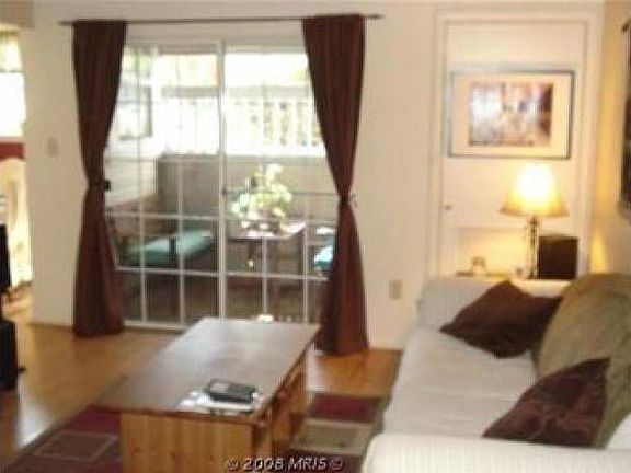 3rd image of 2 Shaftsbury Ct