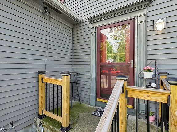 5th image of 527 Warwick Ln