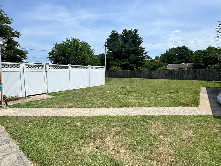 7968 Kenmore Dr — Photo 32