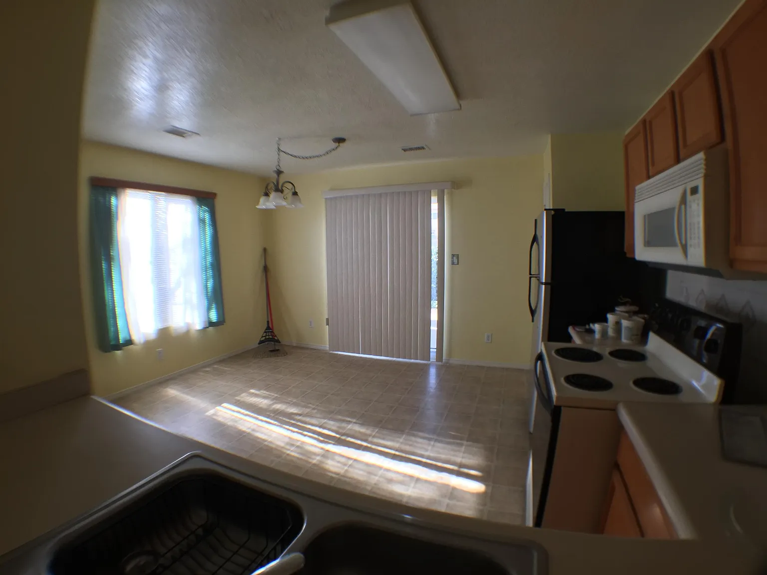 2 bed, 2.0 bath, 1244 sqft, $1,850 — Photo 4