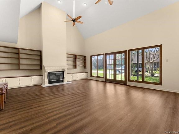 4th image of 688 Lakewood Dr