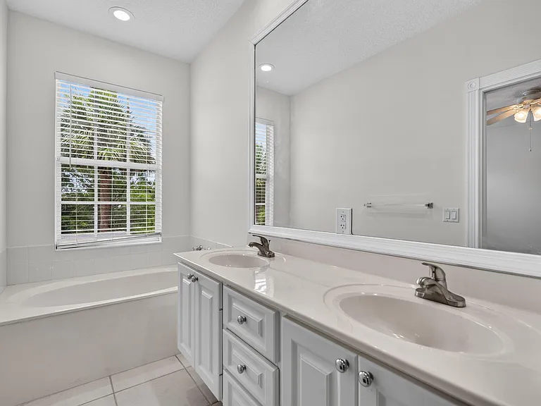 112 Santa Barbara Way — Photo 20