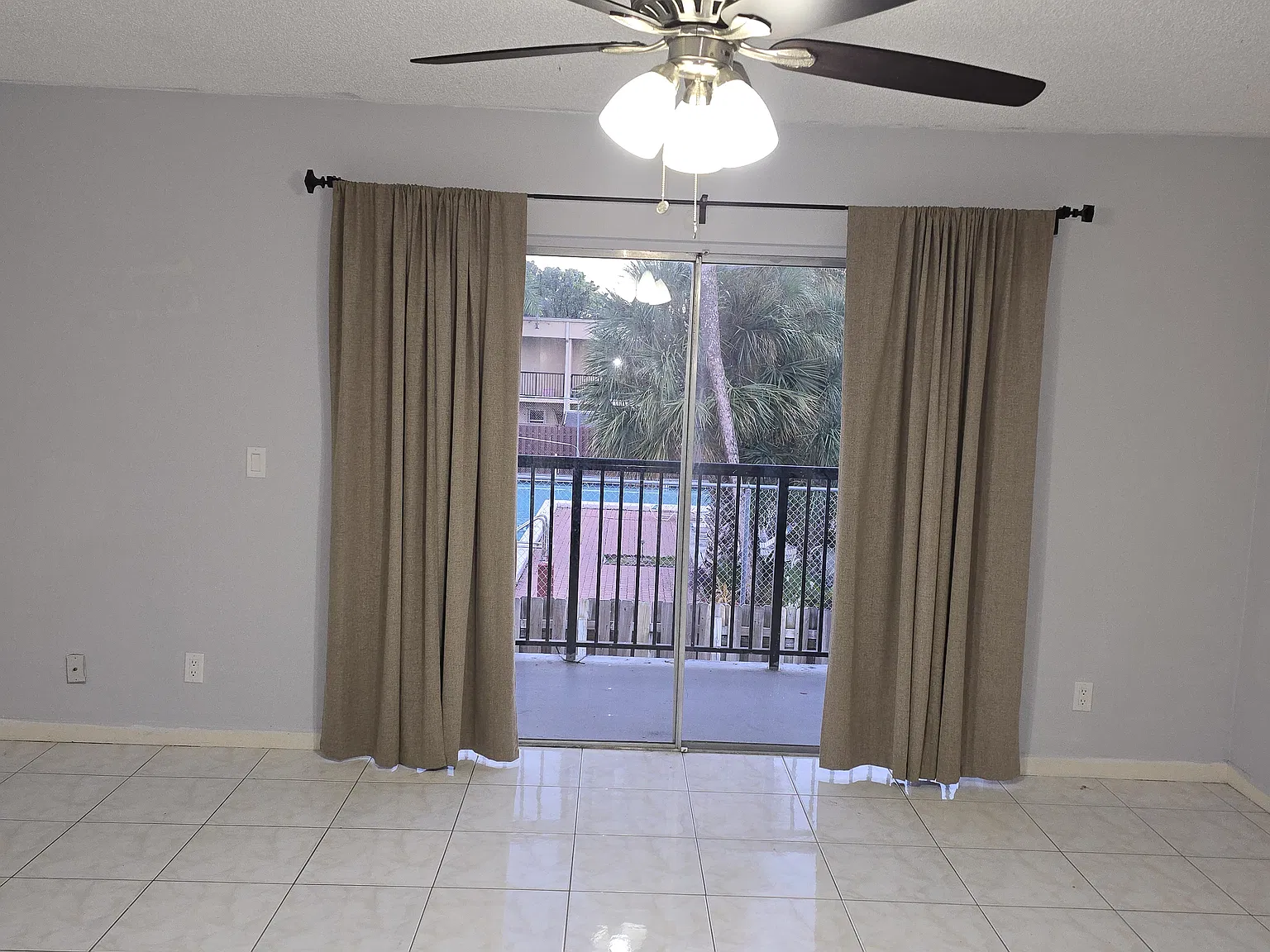 2 bed, 1.5 bath, 1400 sqft, $2,295 — Photo 2