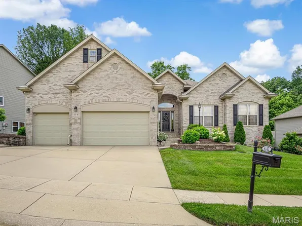 6142 Stone Wolfe Dr, Glen Carbon, IL 62034