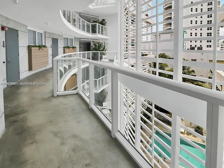 9821 E Bay Harbor Dr #503 — Photo 41