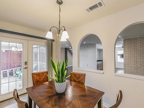 4th image of 2071 Clubview Dr