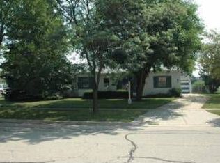 301 Ridge Cir, Streamwood, IL 60107