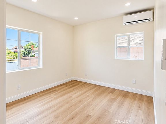 3rd image of 945 Walnut St #B