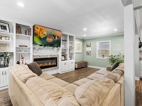 5th image of 220 Brookfield Dr