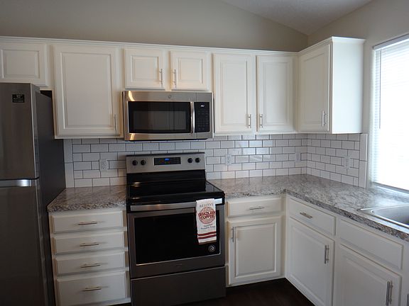 4th image of 1711 Eastview Dr