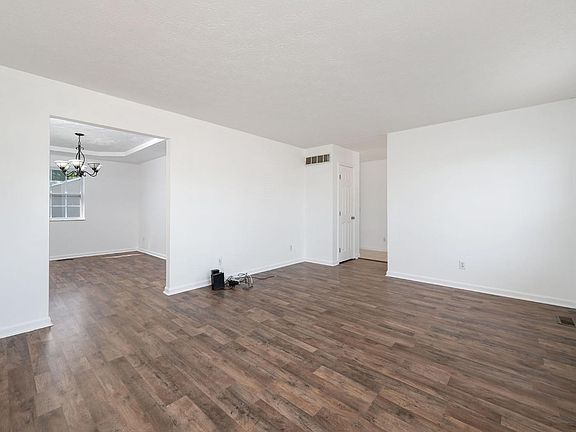 3rd image of 6109 Pine Meadows Dr