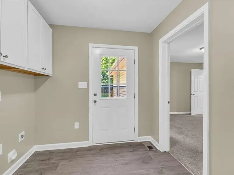 266 Randall St — Photo 6