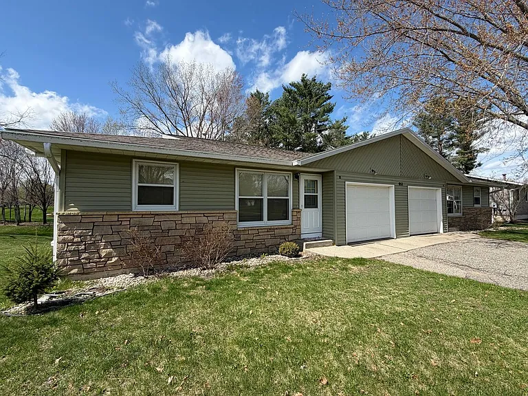 951 Brentwood Dr #B — Photo 15