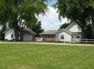 11828 S Maxworthy Rd, Clinton, WI 53525