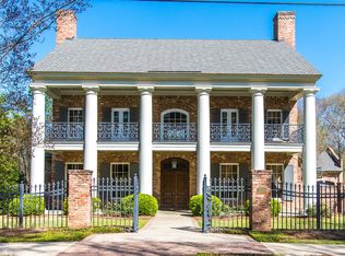 2656 Lake Cir, Jackson, MS 39211