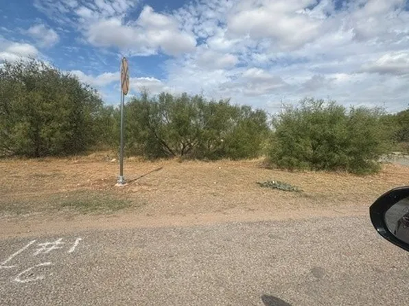 900 W Nelson St, Quanah, TX 79252