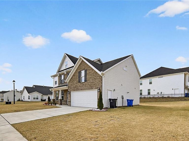 Listing photo 3