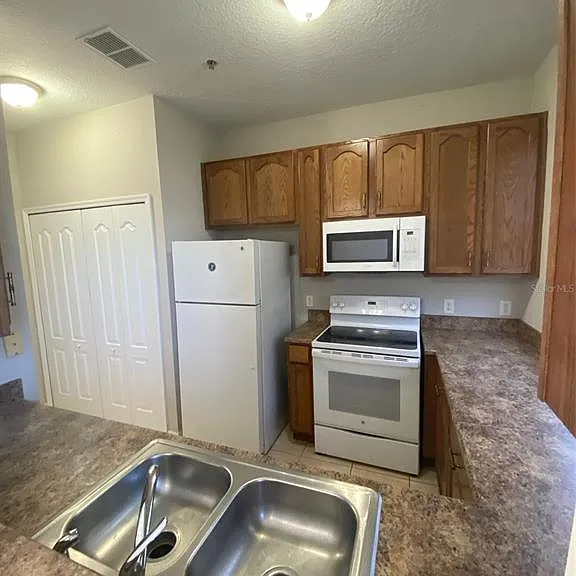7415 Lago De Oro #B3 — Photo 3