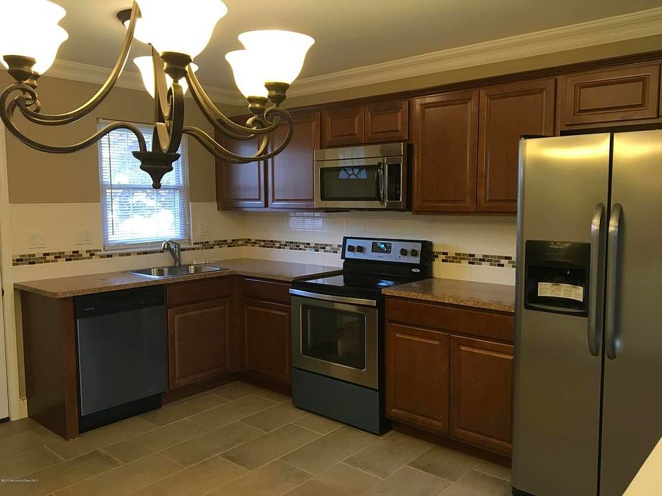 1st image of 124B Buckingham Dr