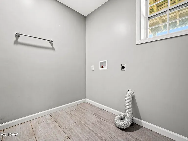 225 Penn Dr #B — Photo 7