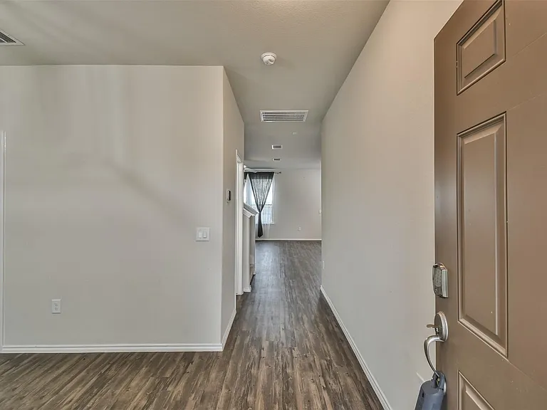5047 Royal Amber Ln — Photo 6