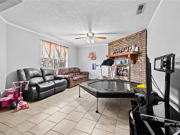 5th image of 2313-2315 W Pecan St