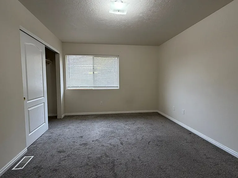 Midland 4-Plex 141 — Photo 19