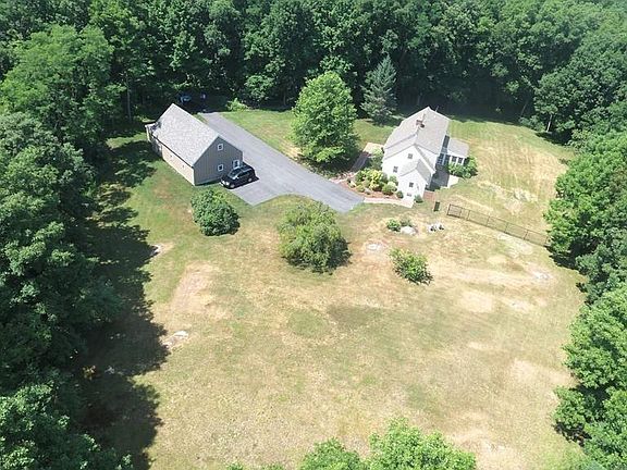 5th image of 138 Indian Hill St