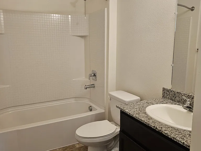 Remington Apartments — Photo 19