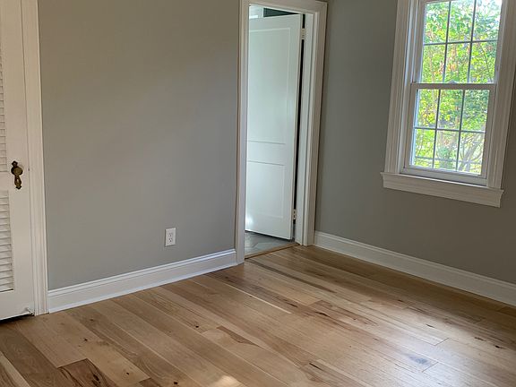 4th image of 101 Pin Oak Rd