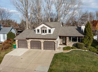 524 Assiniboin Dr, Bismarck, ND 58503