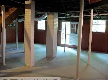 4th image of 2307 W Friendly Ave