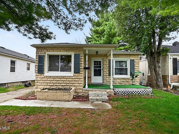 3rd image of 918 Moran Ave