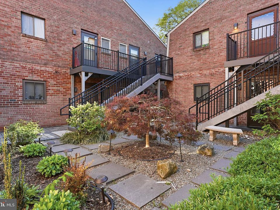 1st image of 702 Meadow Woods Ln